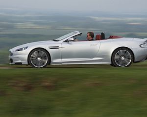 Превью обои aston martin, dbs, 2009, серебряный металлик, вид сбоку, стиль, астон мартин, авто, скорость