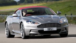 Превью обои aston martin, dbs, 2009, серый металлик, вид спереди, авто, астон мартин, природа