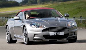 Превью обои aston martin, dbs, 2009, серый металлик, вид спереди, авто, астон мартин, природа