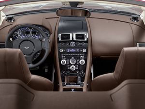 Превью обои aston martin, dbs, 2009, коричневый, салон, интерьер, руль, спидометр