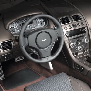 Превью обои aston martin, dbs, 2010, салон, интерьер, руль, спидометр