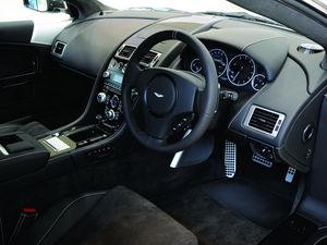 Превью обои aston martin, dbs, 2010, черный, салон, интерьер, руль, спидометр