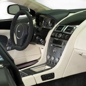 Превью обои aston martin, dbs, 2010, салон, интерьер, руль, спидометр