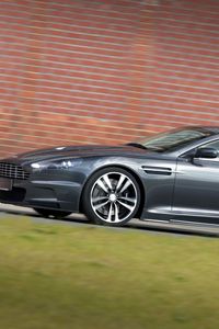 Превью обои aston martin, dbs, 2010, серый, вид сбоку, стиль, астон мартин, трава