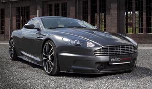 Превью обои aston martin, dbs, 2010, серый металлик, вид спереди, астон мартин, авто, здание