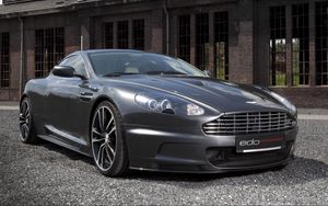 Превью обои aston martin, dbs, 2010, серый металлик, вид спереди, астон мартин, авто, здание