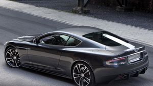 Превью обои aston martin, dbs, 2010, серый металлик, вид сбоку, стиль, астон мартин, асфальт