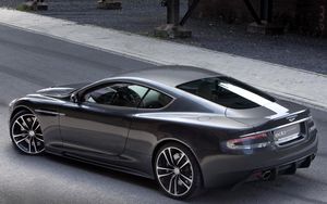 Превью обои aston martin, dbs, 2010, серый металлик, вид сбоку, стиль, астон мартин, асфальт