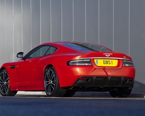 Превью обои aston martin, dbs, 2011, красный, вид сзади, астон мартин, авто