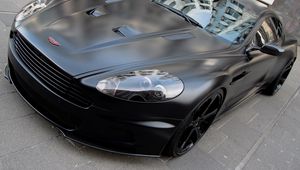 Превью обои aston martin, dbs, 2011, черный, вид спереди, стиль, астон мартин, отражение