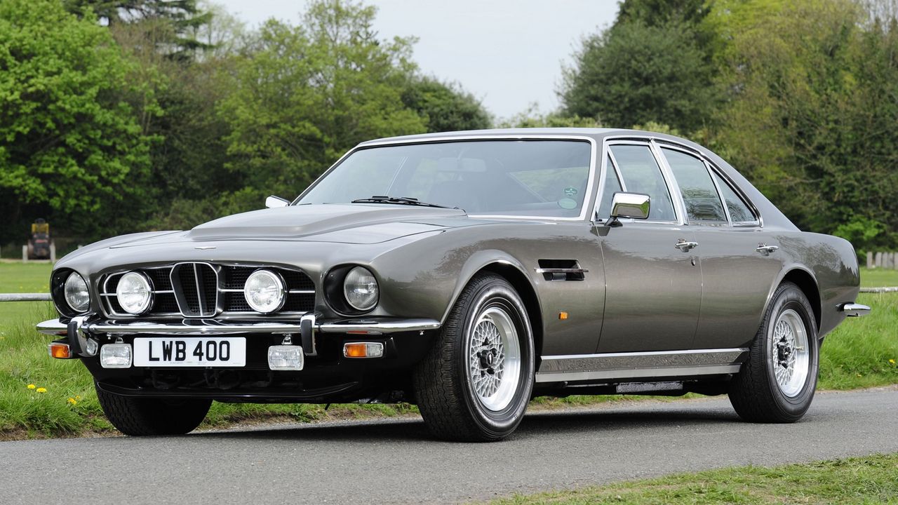 Обои aston martin, lagonda, v8, 1974, серый, вид спереди, раритет, астон мартин, авто, деревья