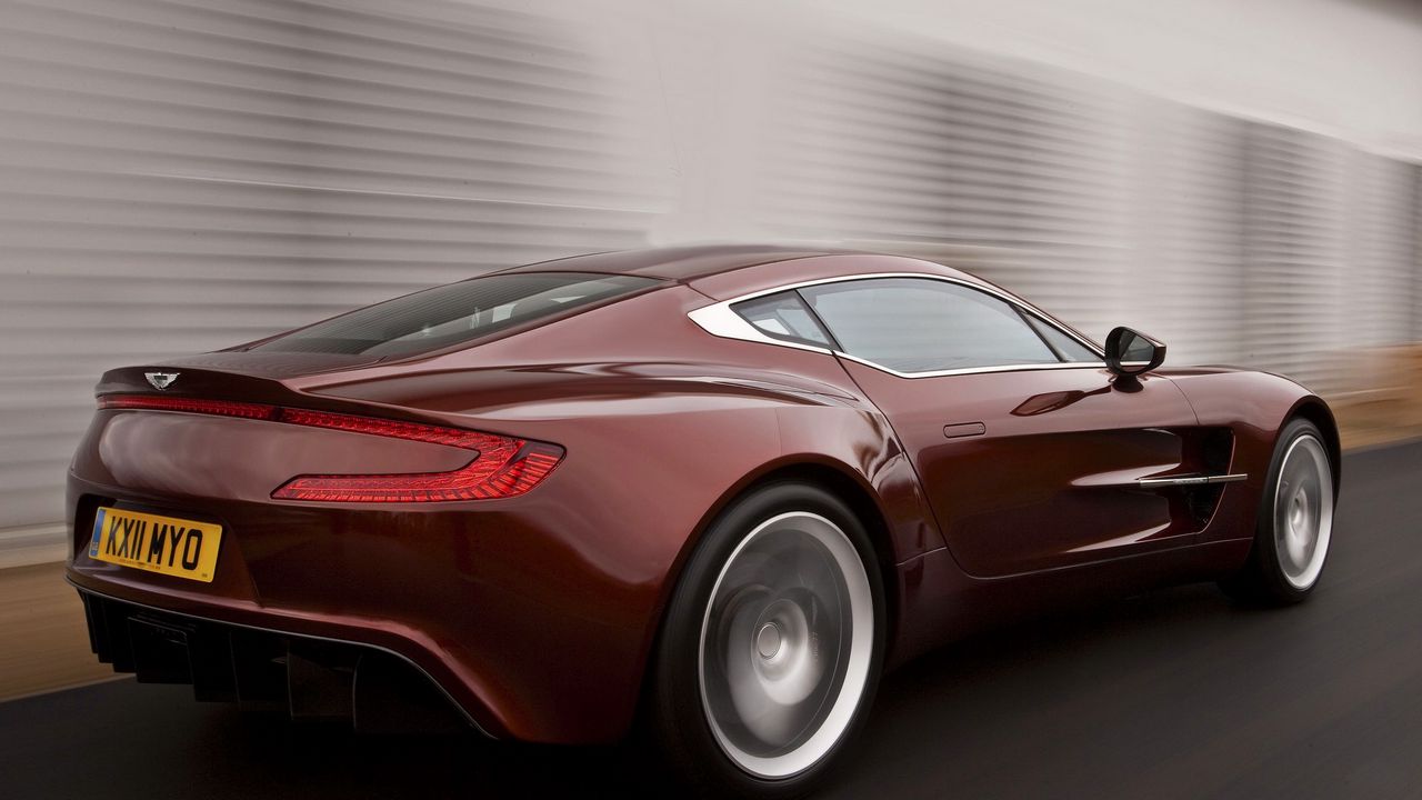 Обои aston martin, one-77, 2009, красный, вид сбоку, стиль, астон мартин, скорость