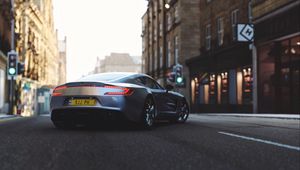 Превью обои aston martin one 77, aston martin, спорткар, вид сбоку