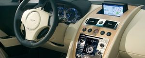 Превью обои aston martin, rapide, 2006, бежевый, салон, интерьер, концепт кар, руль, спидометр