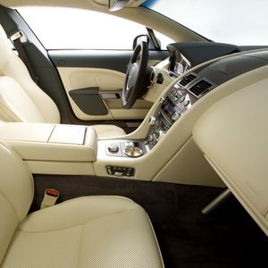 Превью обои aston martin, rapide, 2009, белый, салон, интерьер, руль