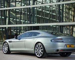 Превью обои aston martin, rapide, 2009, серебряный металлик, вид сбоку, авто