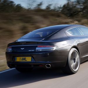 Превью обои aston martin, rapide, 2009, серый, вид сбоку сзади, авто, астон мартин, скорость