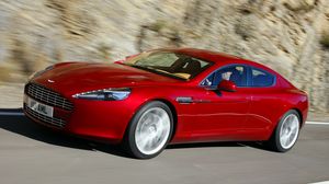 Превью обои aston martin, rapide, 2009, красный, вид сбоку, астон мартин, скорость, асфальт