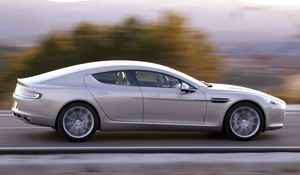 Превью обои aston martin, rapide, 2009, серебряный, вид сбоку, астон мартин, скорость