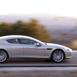 Превью обои aston martin, rapide, 2009, серебряный, вид сбоку, астон мартин, скорость