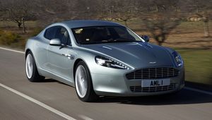 Превью обои aston martin, rapide, 2009, серебрянный, вид спереди, авто, астон мартин, горы