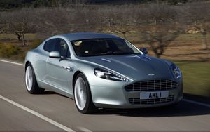 Превью обои aston martin, rapide, 2009, серебрянный, вид спереди, авто, астон мартин, горы