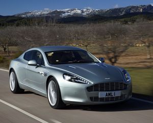 Превью обои aston martin, rapide, 2009, серебрянный, вид спереди, авто, астон мартин, горы