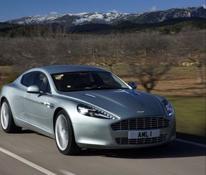 Превью обои aston martin, rapide, 2009, серебрянный, вид спереди, авто, астон мартин, горы