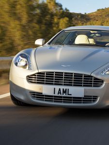 Превью обои aston martin, rapide, 2009, серебряный, вид спереди, авто, астон мартин, деревья