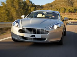 Превью обои aston martin, rapide, 2009, серебряный, вид спереди, авто, астон мартин, деревья