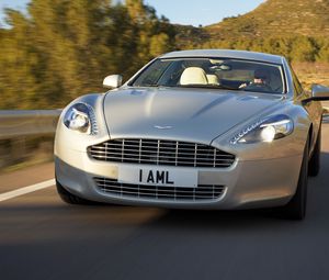 Превью обои aston martin, rapide, 2009, серебряный, вид спереди, авто, астон мартин, деревья