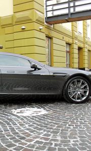 Превью обои aston martin, rapide, 2011, серый, вид сбоку, астон мартин, здание