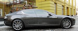 Превью обои aston martin, rapide, 2011, серый, вид сбоку, астон мартин, здание