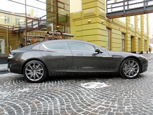 Превью обои aston martin, rapide, 2011, серый, вид сбоку, астон мартин, здание