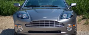 Превью обои aston martin, v12, vanquish, 2001, серый, вид спереди, астон мартин, авто