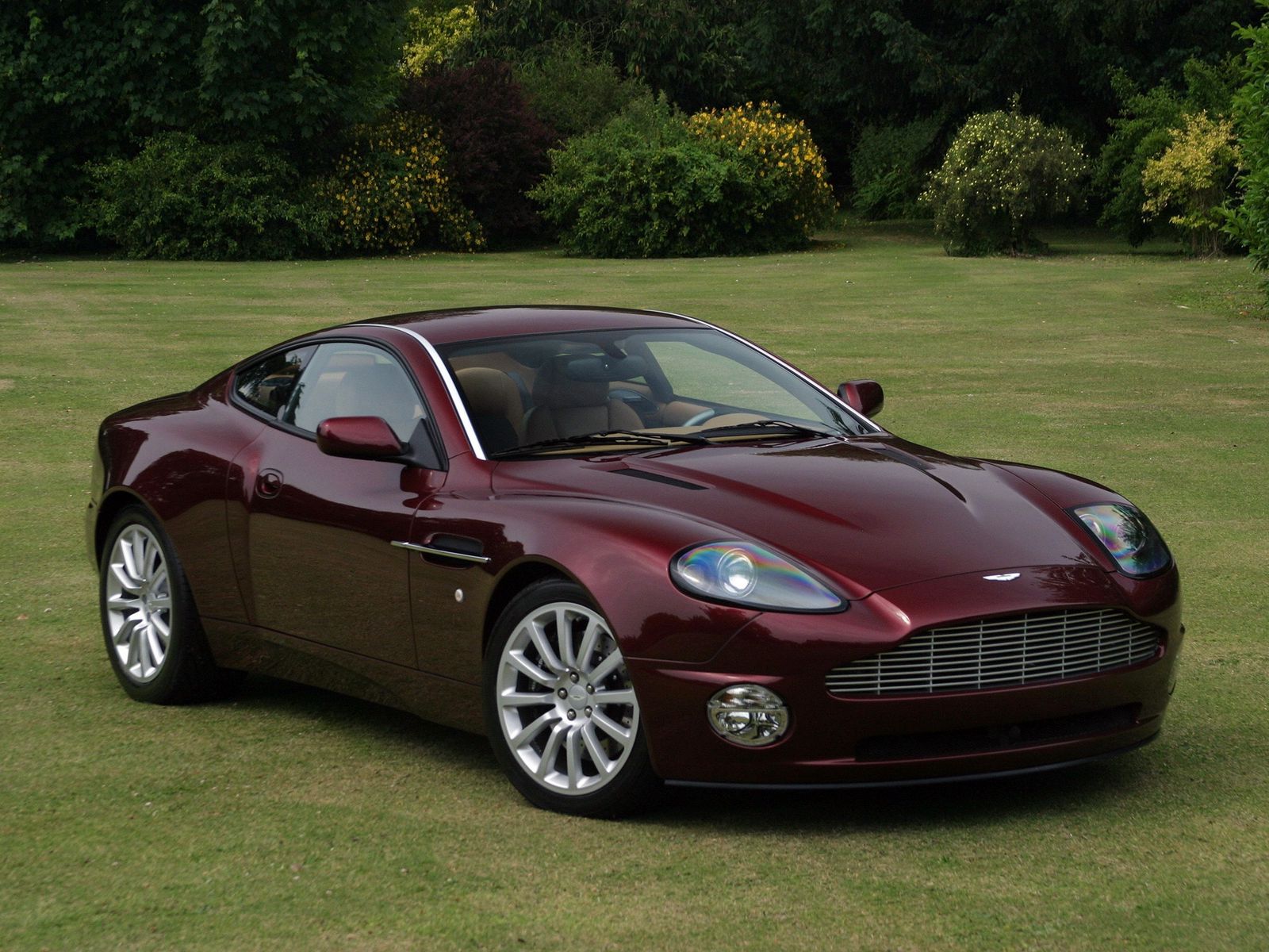 Aston Martin v12 Vanquish 2001