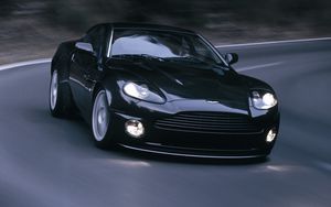 Превью обои aston martin, v12, vanquish, 2004, черный, вид спереди, астон мартин, асфальт