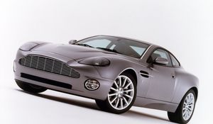 Превью обои aston martin, v12, vanquish, 2001, сиреневый, вид сбоку, авто, астон мартин