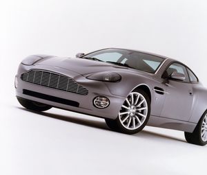 Превью обои aston martin, v12, vanquish, 2001, сиреневый, вид сбоку, авто, астон мартин