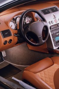 Превью обои aston martin, v12, vanquish, 2001, салон, интерьер, руль, спидометр