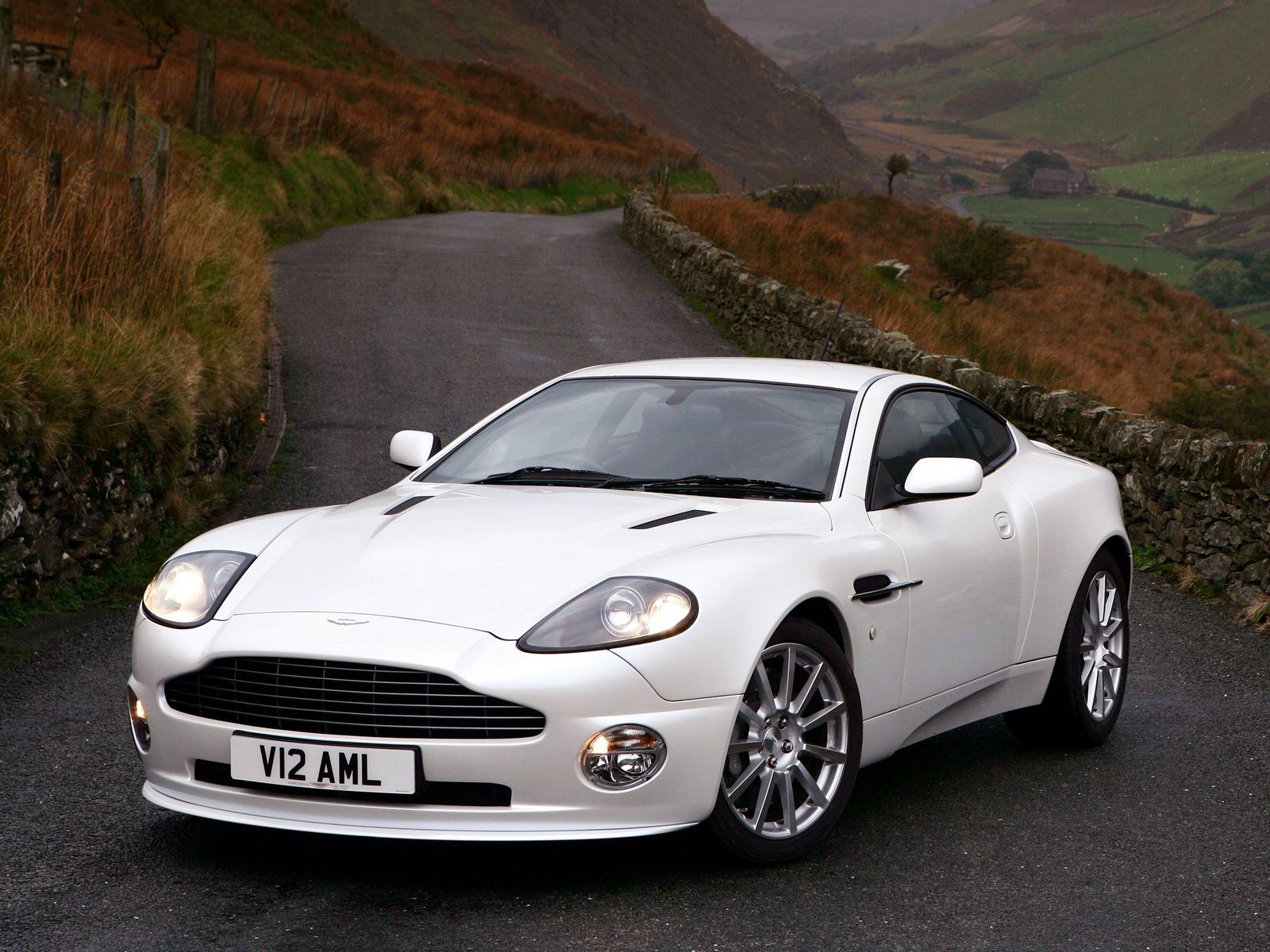 Aston Martin v12 Vanquish 2001