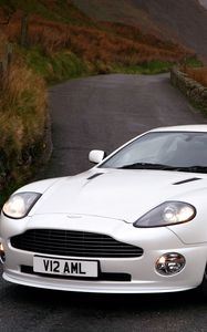 Превью обои aston martin, v12, vanquish, 2004, белый, вид спереди, стиль, астон мартин, природа