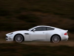 Превью обои aston martin, v12, vanquish, 2004, белый, вид сбоку, авто, астон мартин, скорость