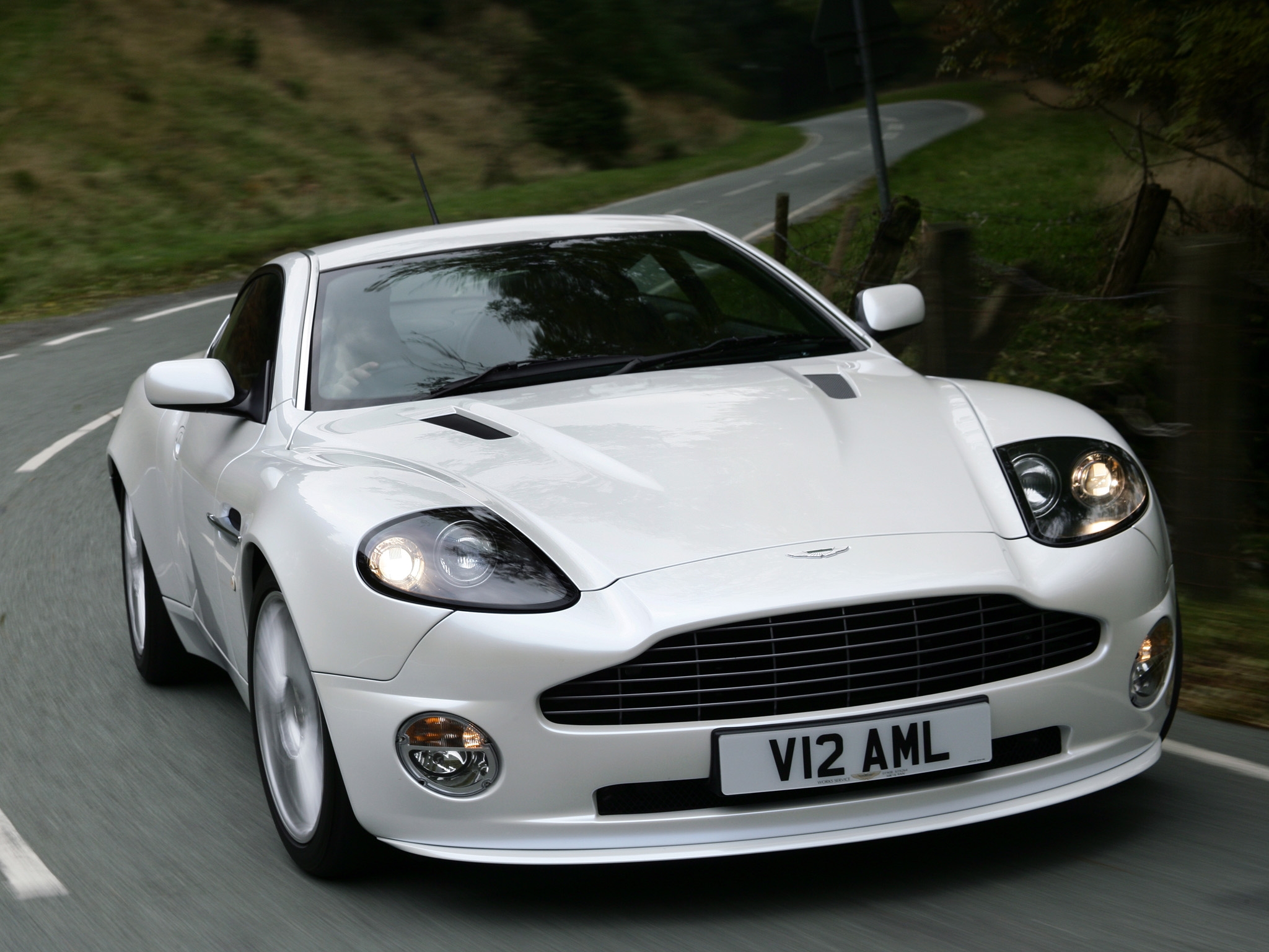 Aston Martin Vanquish 2001