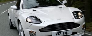 Превью обои aston martin, v12, vanquish, 2004, белый, вид спереди, авто, астон мартин, природа