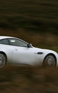 Превью обои aston martin, v12, vanquish, 2004, белый, вид сбоку, астон мартин, скорость