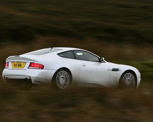 Превью обои aston martin, v12, vanquish, 2004, белый, вид сбоку, астон мартин, скорость