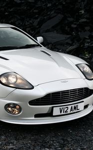 Превью обои aston martin, v12, vanquish, 2004, белый, вид спереди, авто