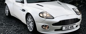 Превью обои aston martin, v12, vanquish, 2004, белый, вид спереди, авто