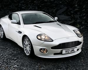 Превью обои aston martin, v12, vanquish, 2004, белый, вид спереди, авто